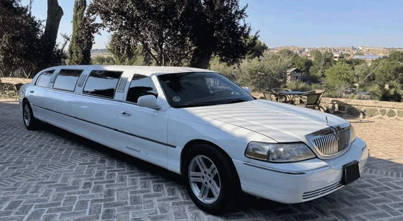 Elegante Lincoln blanca en Barcelona 