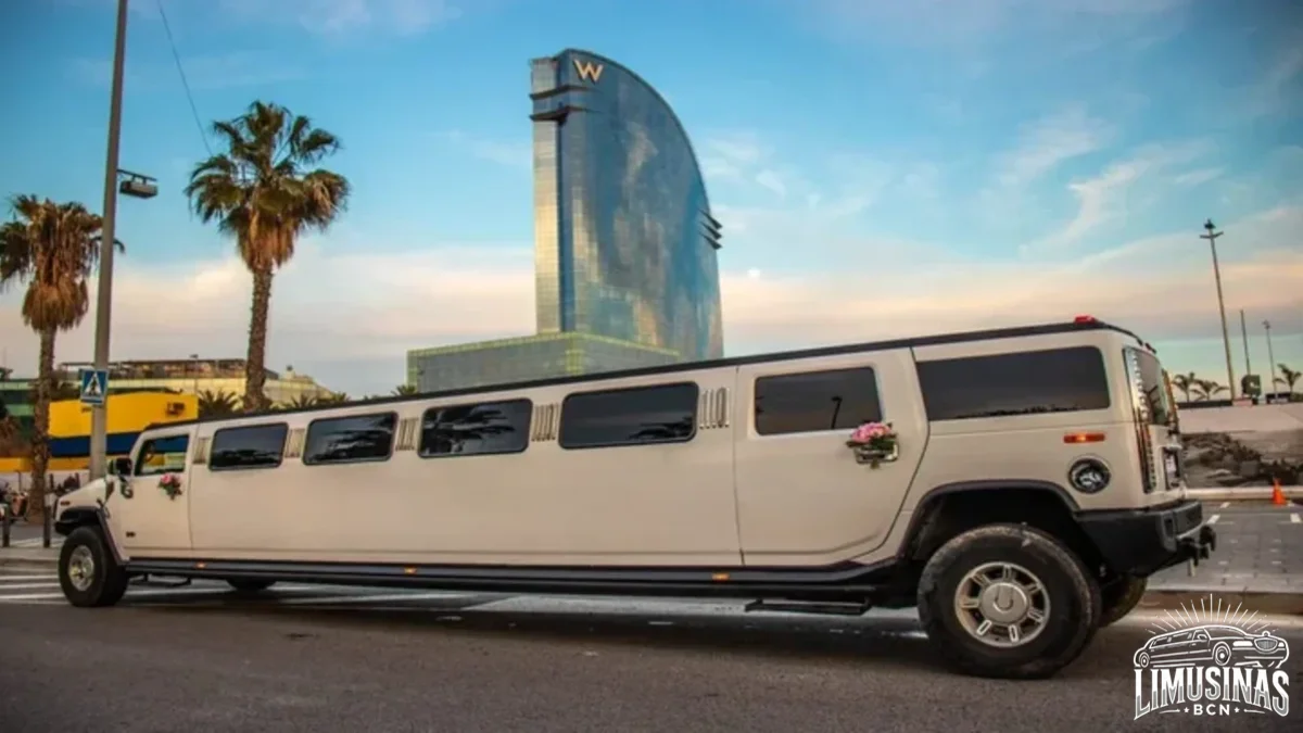 Espectacular limusina Hummer blanca premium, con diseño de lujo para bodas, eventos y momentos especiales. Disponible en Barcelona con Alquiler Limusinas Barcelona