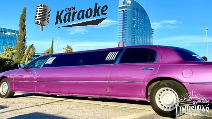 Llamativa limusina Lincoln americana fucsia, perfecta para celebraciones y eventos únicos con el servicio de Alquiler Limusinas Barcelona.