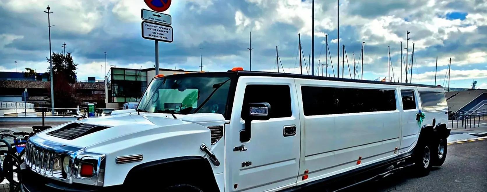 hummer-aurora-blanca-frontal-barcelona Hummer blanca de lujo para alquiler de limusinas en Barcelona